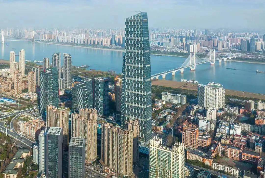 武汉长江北岸沿江第一高楼——武汉天地a1超高层写字楼综合体_项目