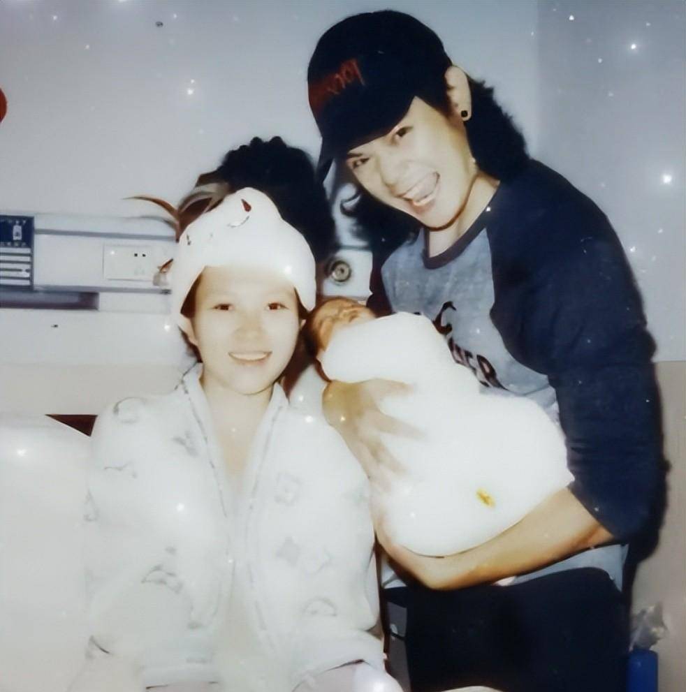 31岁歌手碧霞官宣生子!