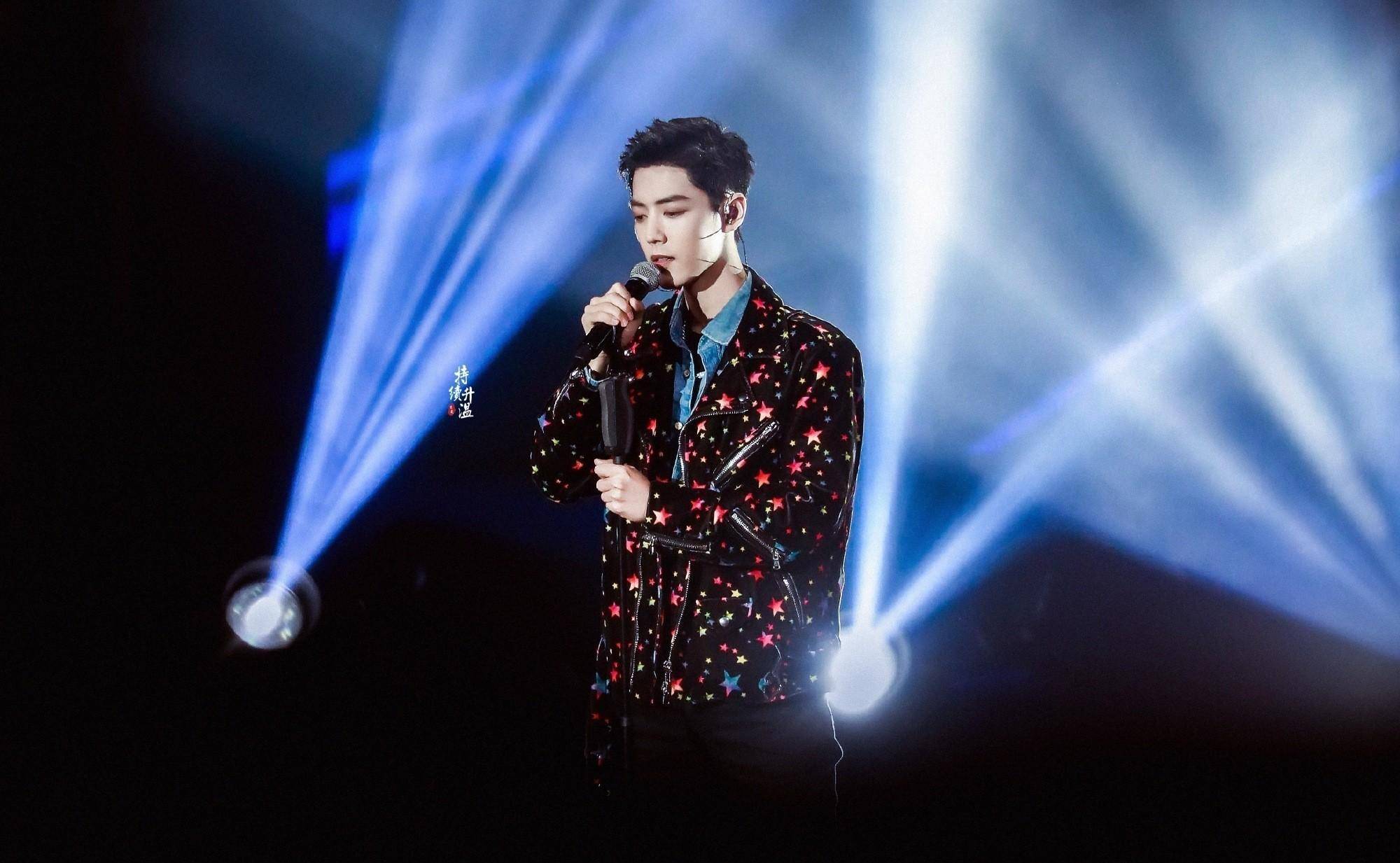 肖战空降《演员请就位》,身穿星星上衣 短发,清爽帅气星光闪耀_节目