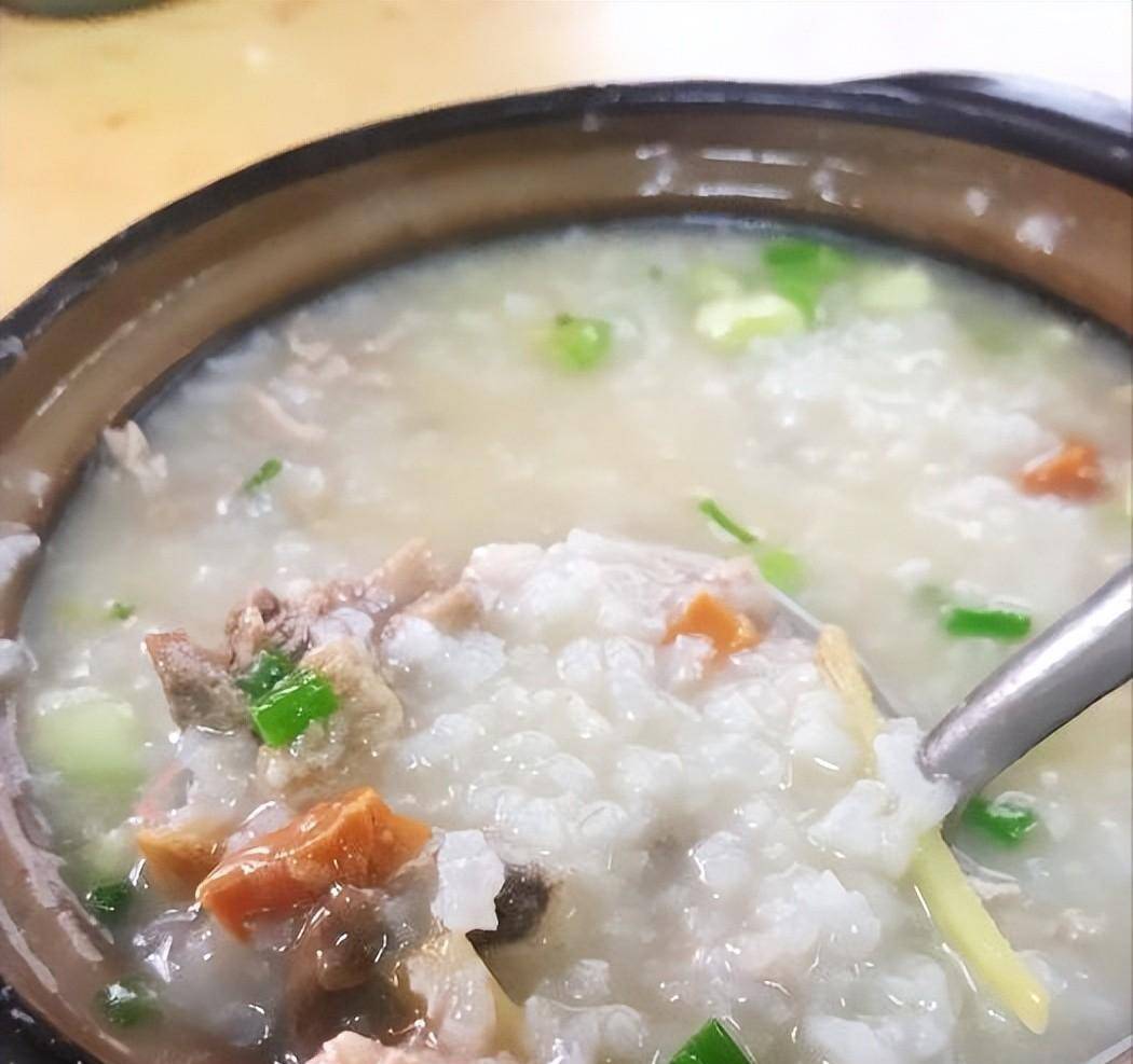 广西有家24小时营业的店,一碗粥火了39年,福建女孩一天来吃4顿_红鱼