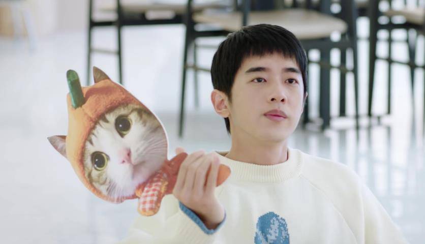 而梁靖康也完全地诠释出男主的两种不同性格,精准掌握人物细节,用细腻