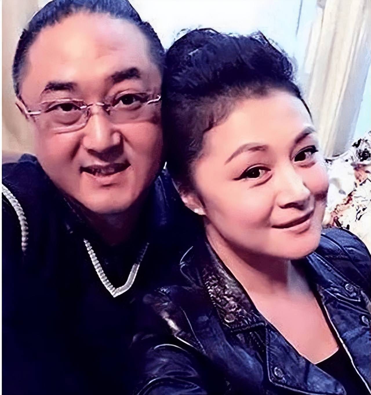 给刚过世不久的丈夫写了一封信,字里行间让人泪目_黄日华_梁洁华_妻子