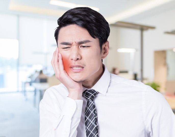 牙龈疼怎么办?要先知道原因再"对症治疗"_牙痛_时候_牙齿
