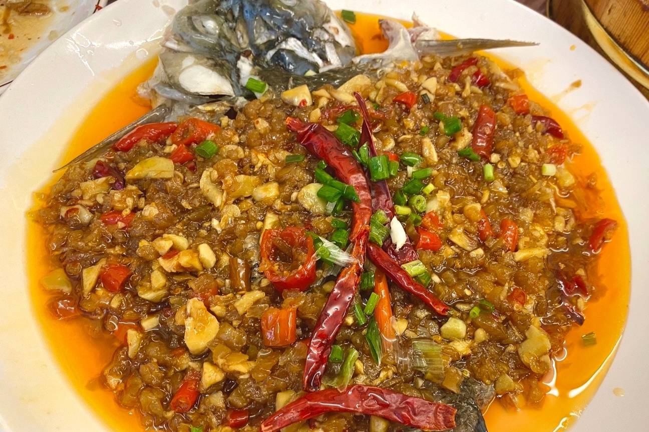 软糯糯的鸡脚,超辣的蟹脚,还有油浸鱼!