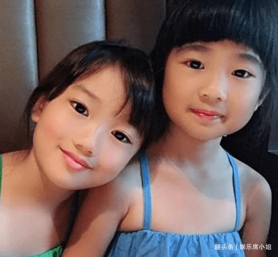 星二代"整容"式长大,秦米粒变美,曹格女儿认不出_姐姐_伊能静_父母