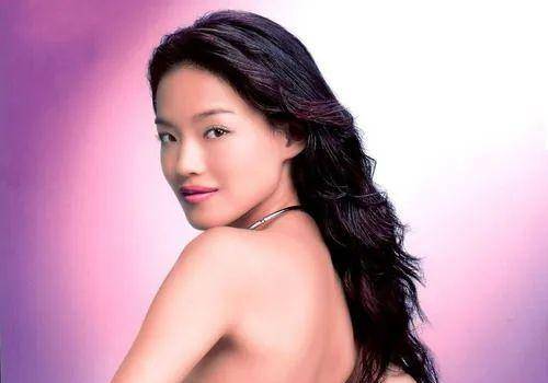 6.舒淇舒淇，1976年8月16日出生于台省新北市新店区。她主演《灵与肉》进入