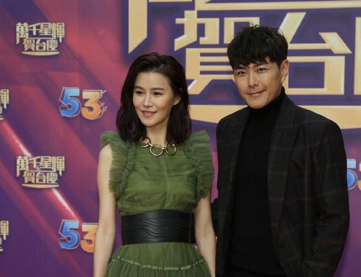 tvb富贵小花黄翠如一招搞定,还不忘与老公放闪_萧正楠_唐仁_网站