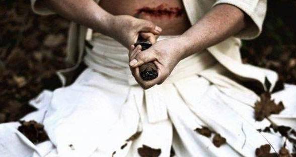 日本难度最高的剖腹自杀,至今只有一人完成,其痛苦程度难以忍受_武士