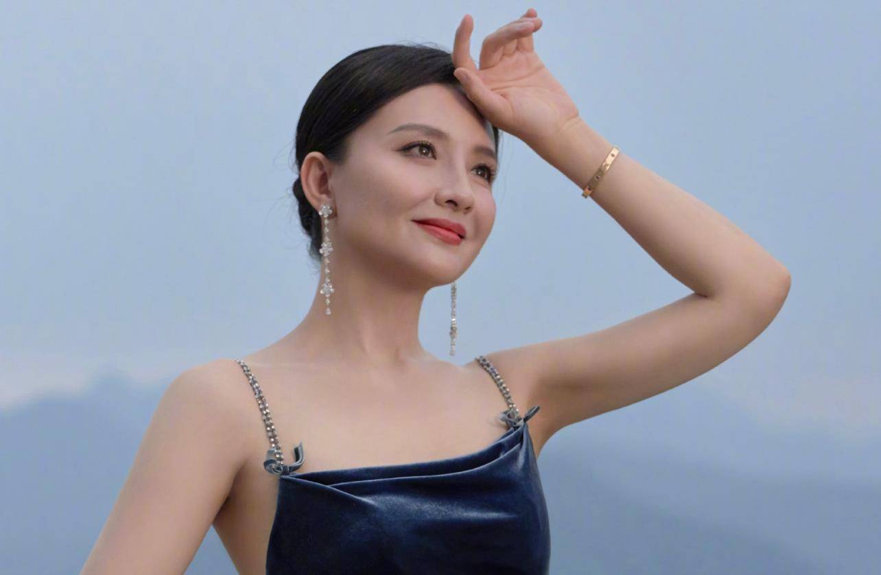 孙茜晒出浴缸美照!