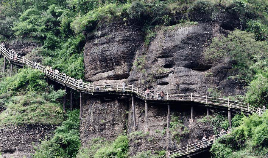 李白曾写《蜀道难,剑门关之险峻,两幅图就知道十万精兵也无奈_地势