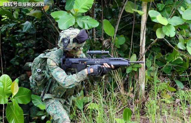 sar-21结合了aug突击步枪的特点设计,枪身部分也采用工程塑料,机匣