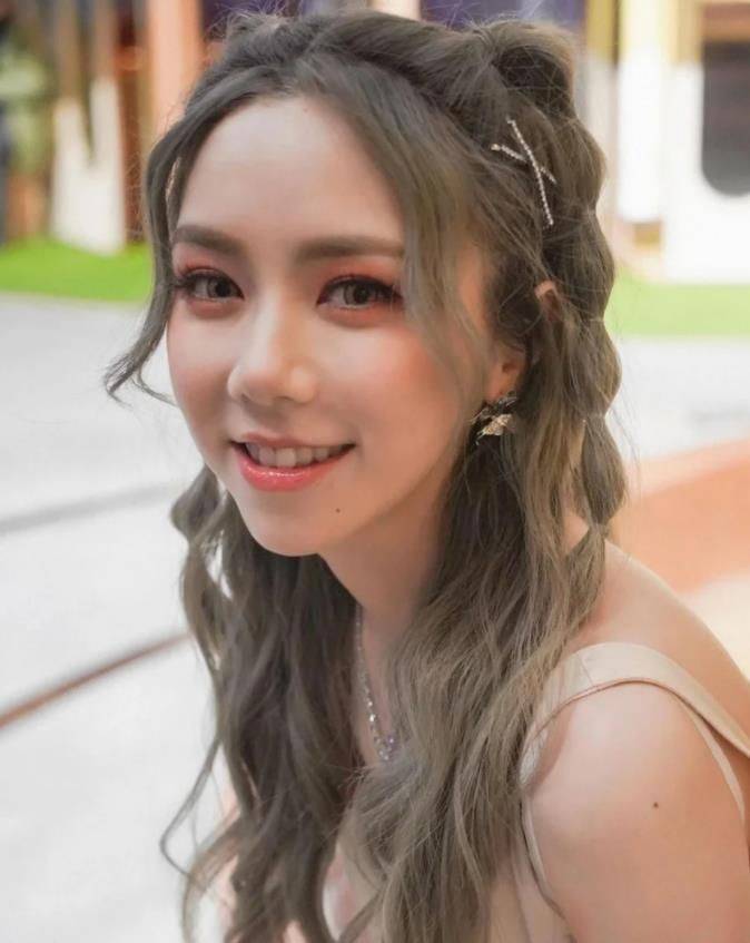 遭质疑"鼻子是否有整型" 邓紫棋回击:我整张脸都没动过!