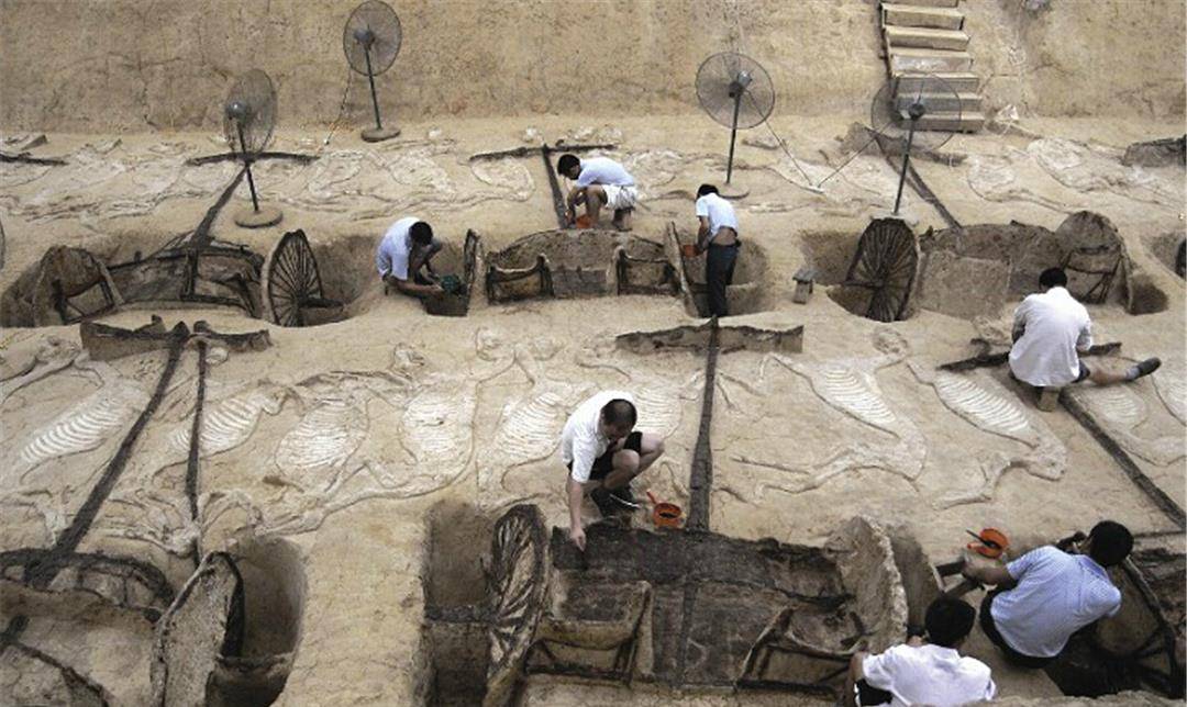 估计是楚国的某个君王的墓葬,但是这座九连墩战国古墓也给我们的专家