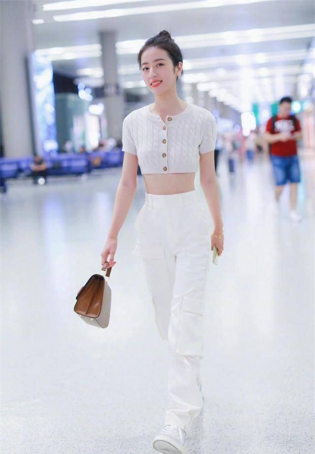 最近突然火了一种裤子“工装裤”，显高显瘦还百搭，很适合小个子_手机搜狐网 