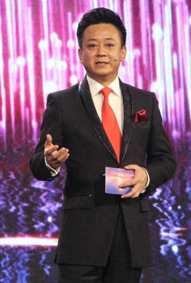 朱军曾经春晚舞台上的常客,如今重拾清白,当初那些键盘侠打脸了_风格