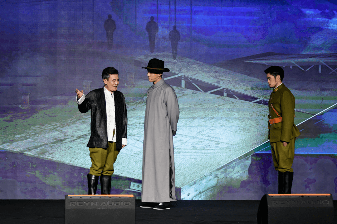 方言话剧《51号兵站》采用了话剧演员与滑稽戏演员合作的阵容,加入了