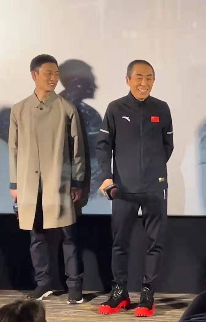 71岁张艺谋太新潮了!