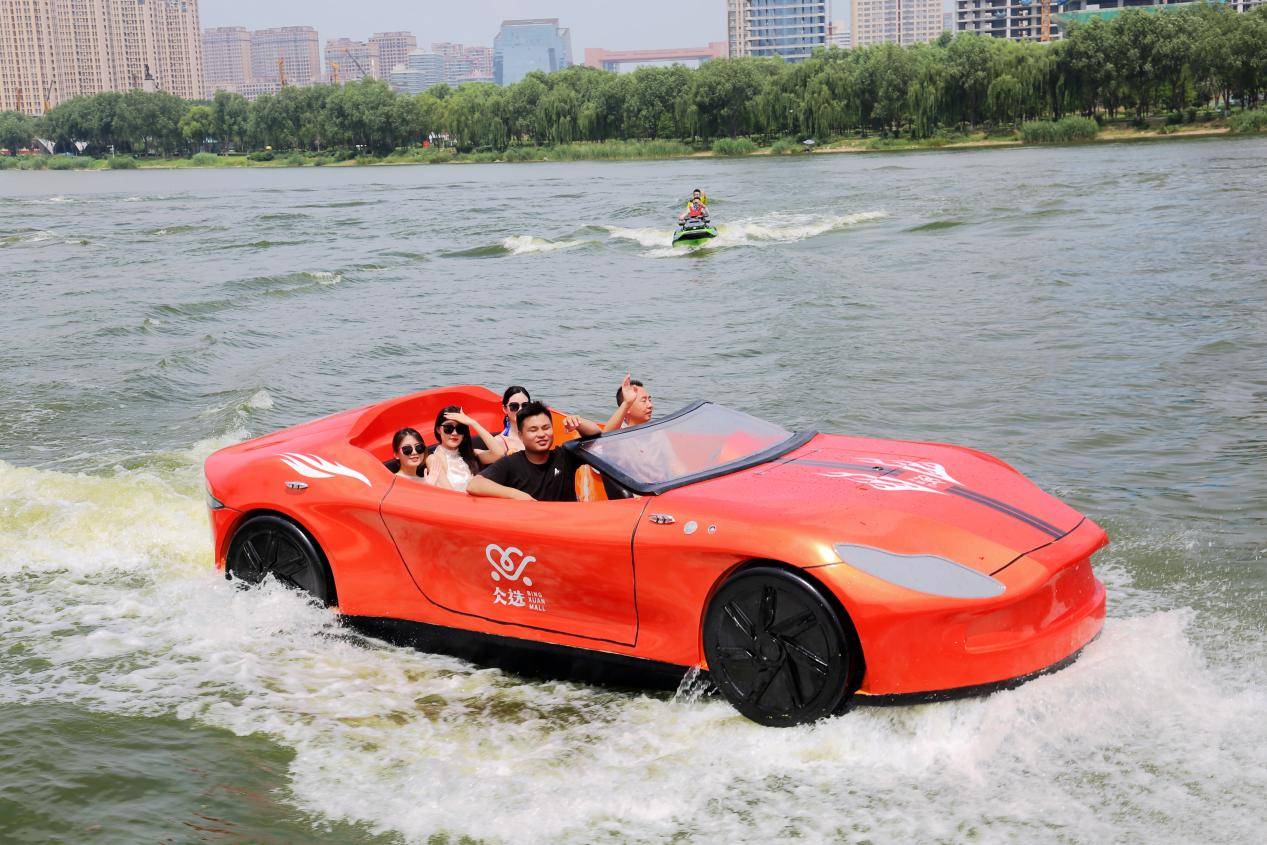 中国首艘水"水上超跑"驾到 海上社交迈入新纪元_克兰茜_明星_广东