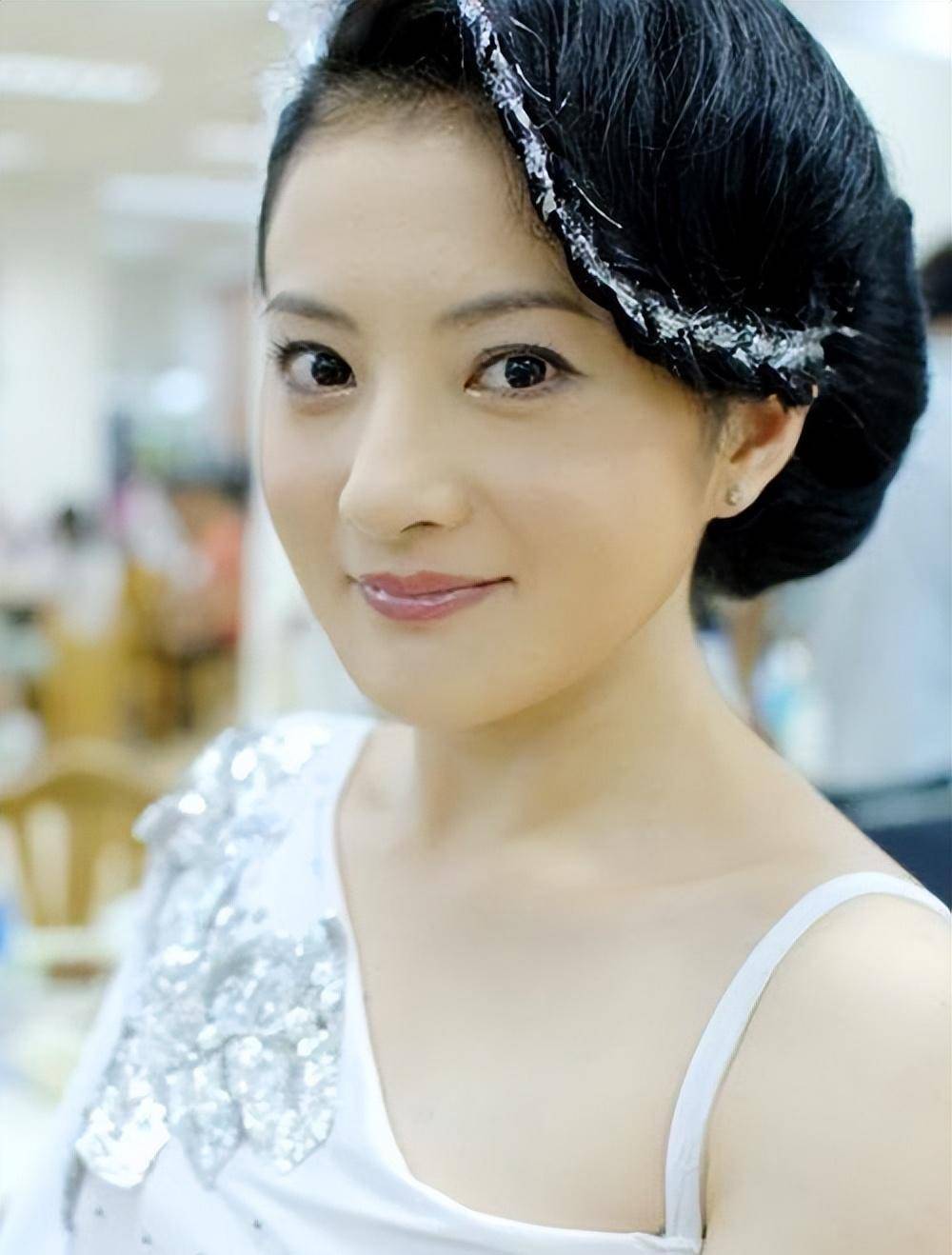 被撒贝宁苦恋20年,41岁依然选择不婚不育,金铭究竟经历了什么_父母