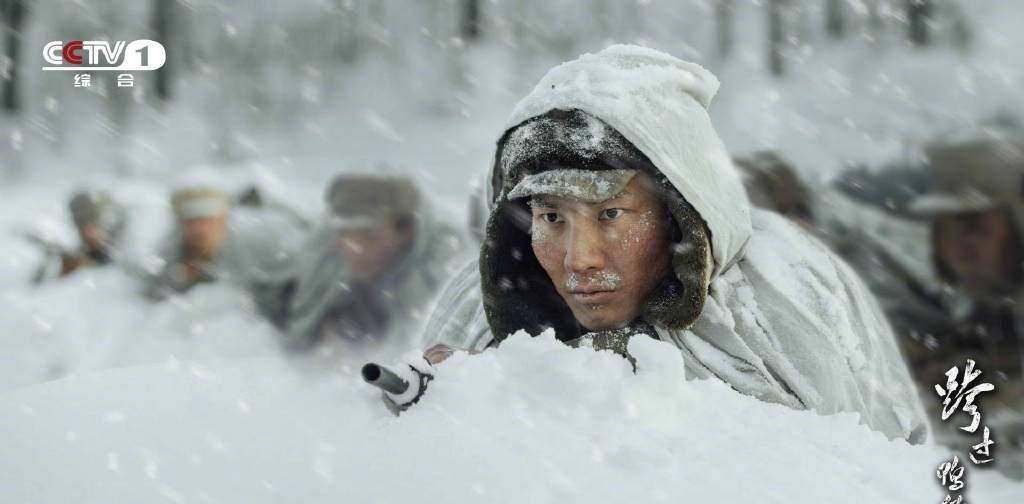 《跨过鸭绿江》27日开播,央视发布冰雕连剧照向英雄致敬_志愿军_棉衣