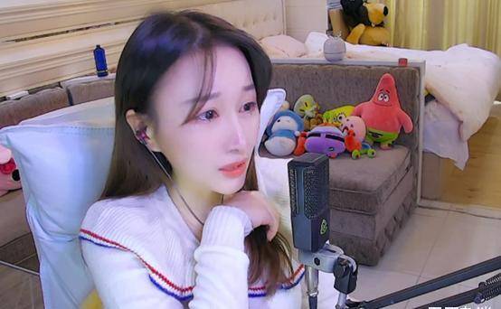 斗鱼「女主播」互爆聊天记录,直指对方"私聊"出镜间大哥_七哥_进行