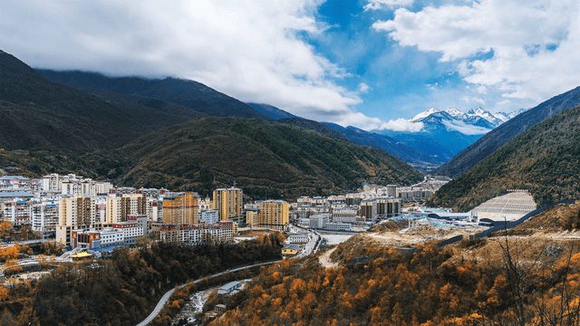 四川比较凉快的城市，夏天连风扇都很少开，晚上睡觉要盖被子