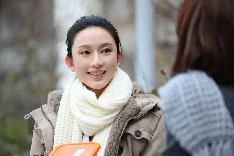 "骨相美人"张俪:两段感情成过去,38岁仍未婚,成名路上有眼泪_朱镇模