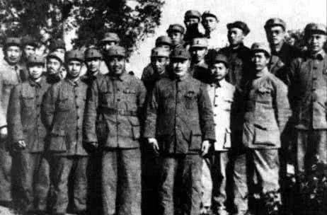 “野战军”1949年2月，华东野战军改编为第三野战军，一共有多少个军？