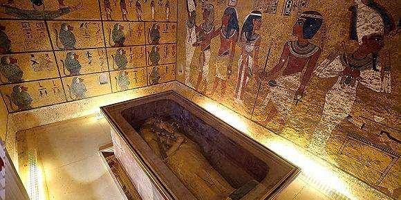 “法老”图坦哈蒙墓是埃及考古之花，墓内有件浪漫文物，为何开棺就消失了