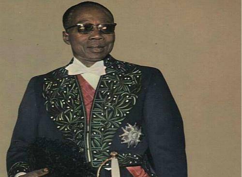 “塞内加尔”曾是黑非洲最博学元首，他作为国父主动引退，被法兰西评选为院士