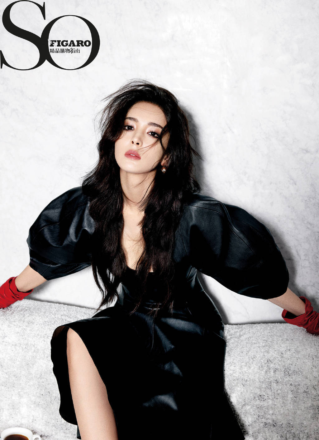 娜扎烟熏妆配慵懒卷发性感优雅 眼神清纯锁骨吸睛-搜狐大视野-搜狐