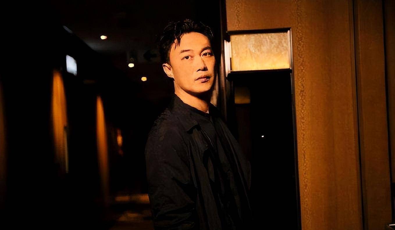 陈奕迅鸡皮疙瘩(陈奕迅经典歌曲在线听) 陈奕迅鸡皮疙瘩(陈奕迅经典歌曲在线听)