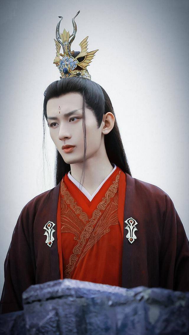 《琉璃》成毅一大波美图来袭,剧中造型太养眼,就是有点费道具!