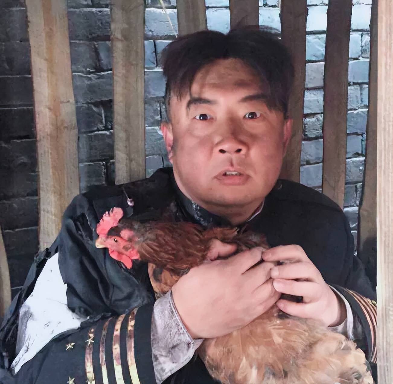 宁文彤:有演技却不火,于是他成了无人机电子对抗专家参与国家反恐安保