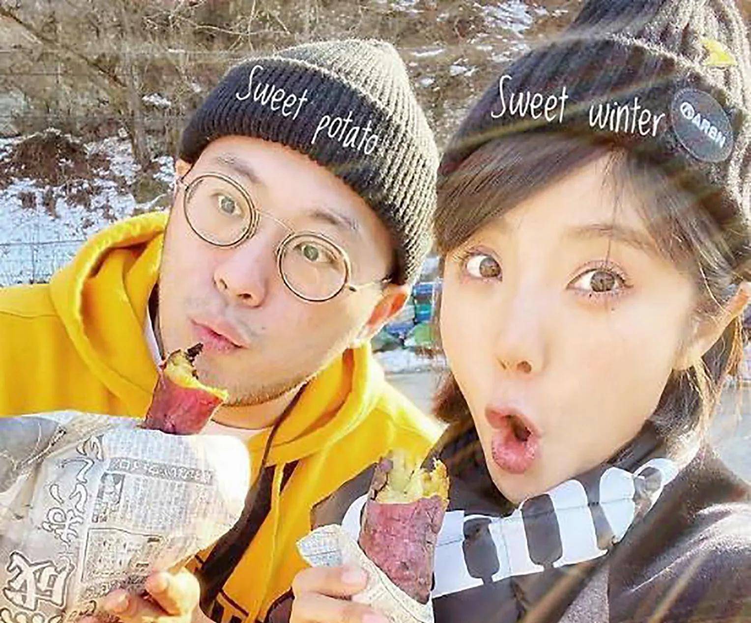 赵奕欢男友机场上演"摸脸杀",对女友一脸宠溺超温柔_羽绒服_女生_模样