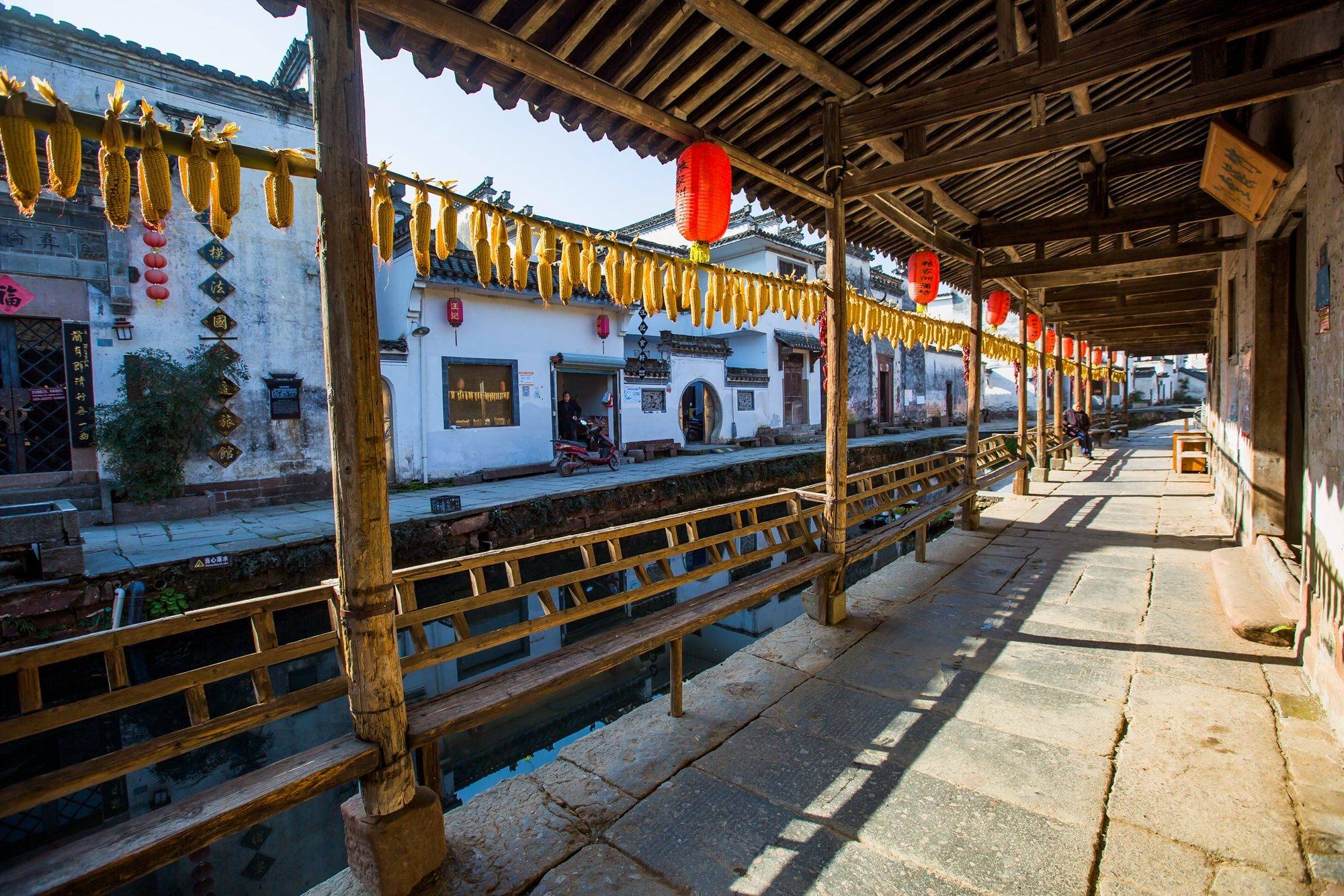 安徽唐模古镇,传承着众多民俗技艺,来一趟美食之旅,体验打米粿_徽州