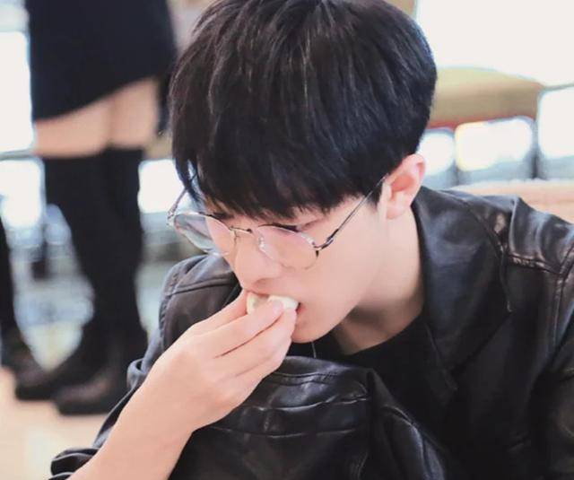 肖战代言开小灶,粉丝:看到小赞吃啥,我就想吃啥,真香!_战战_土豆_证据