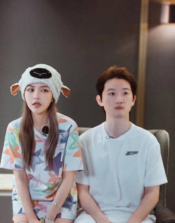 周扬青疑似再遭背叛,罗昊与神秘女子出游,两人上综艺终究是炒作_爱情