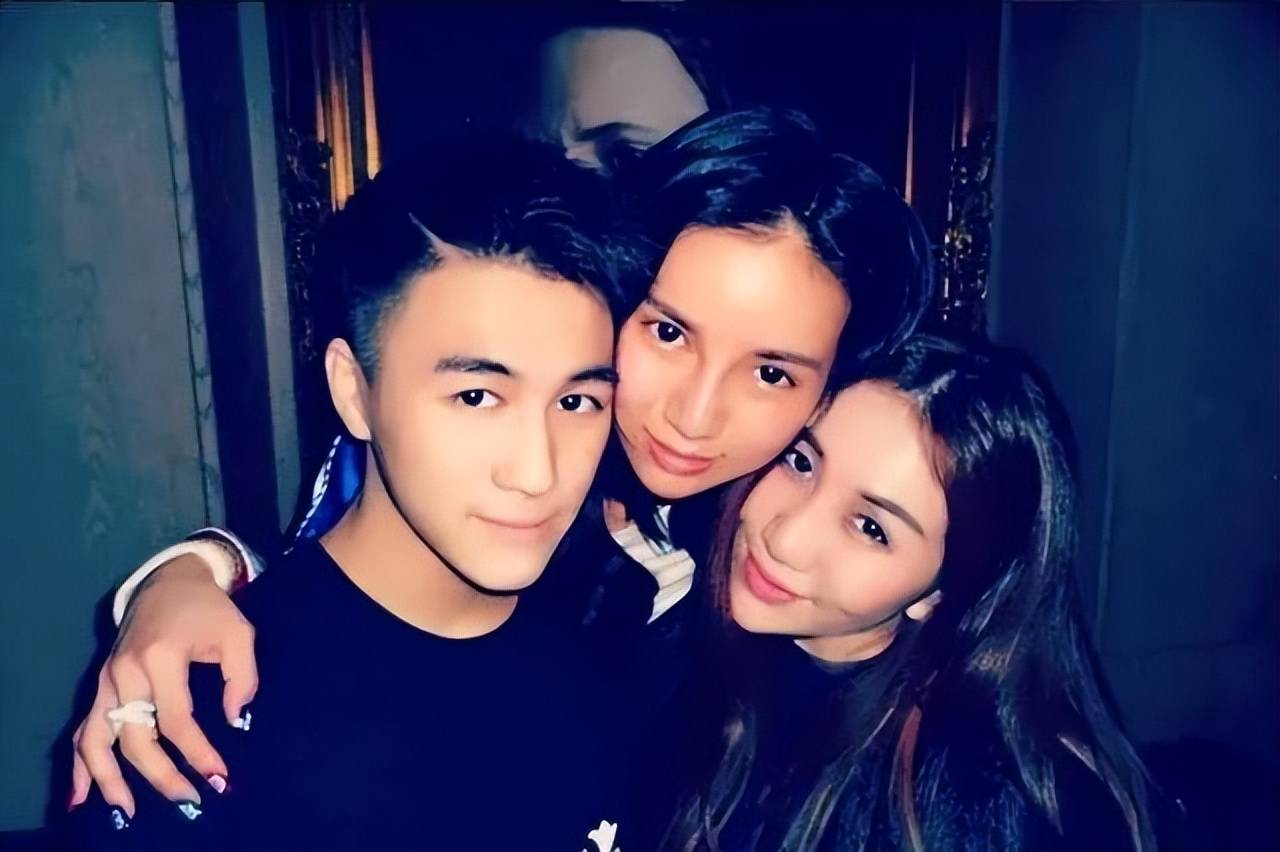 因为林慧俐和何超盈是好朋友,后来认识了何猷君,后来两人展开了一段