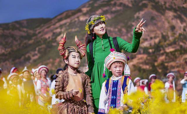 杨丽萍牛年舞蹈春牛图首演,网友称:这支舞蹈的确需要更大的舞台_手机