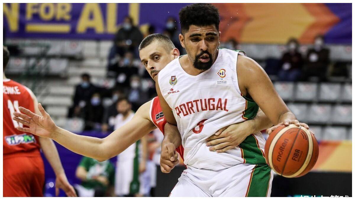 相反,葡萄牙男篮是三流末尾的国家队,在世界排名中排名第64位,在欧洲