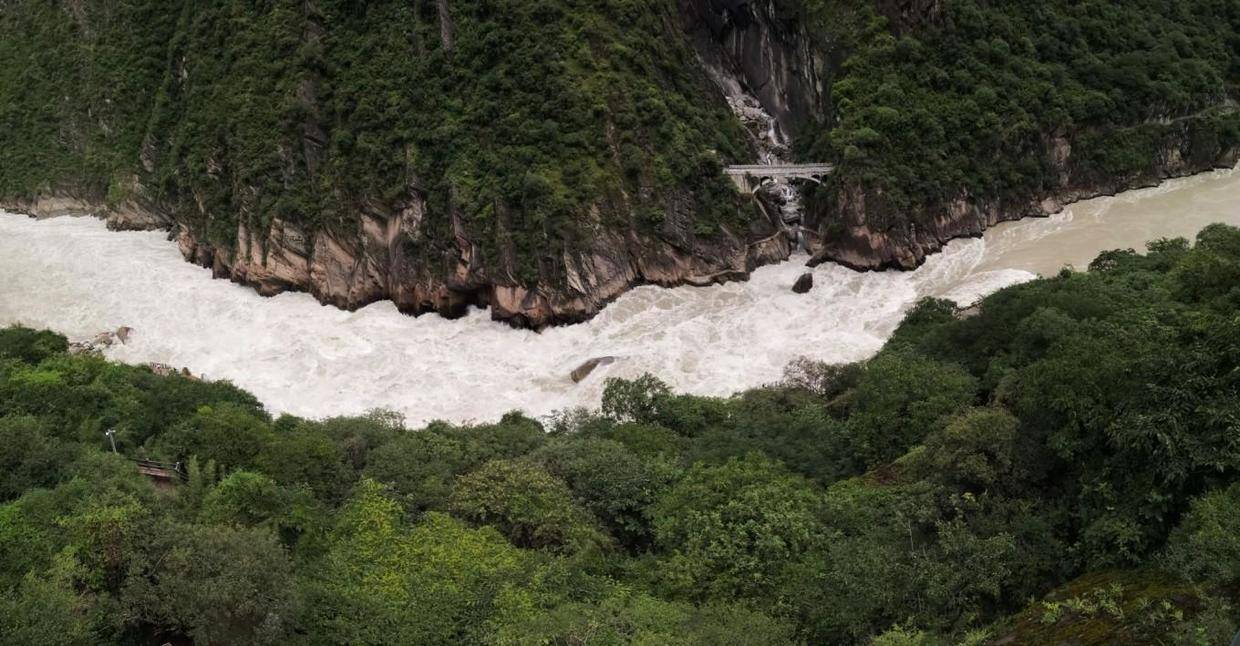 金沙江虎跳峡，梦想山君一样飞越大江（通途通途）