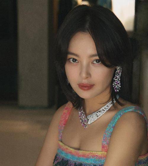 娱乐圈里还有一位年轻貌美的女星,名叫辛芷蕾,她小时候的照片,经常被