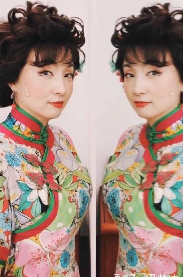 小陶虹穿花旗袍造型变"包租婆",与徐峥捞金越来越嫩_剧中_女神_电影