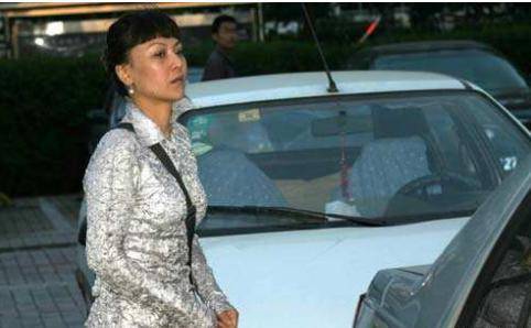 和足球名将高峰在一起10年,为其生儿子的那英为何转身嫁给了孟桐?