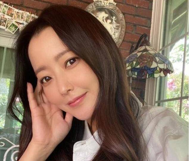 "国外第一美女"金喜善近况曝光,回应整容传闻:真没动过刀_因为_皮肤