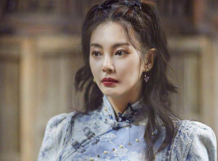 谭松韵大胆尝试旗袍装,本以为娃娃脸不合适,效果却超乎了预想_气质_身