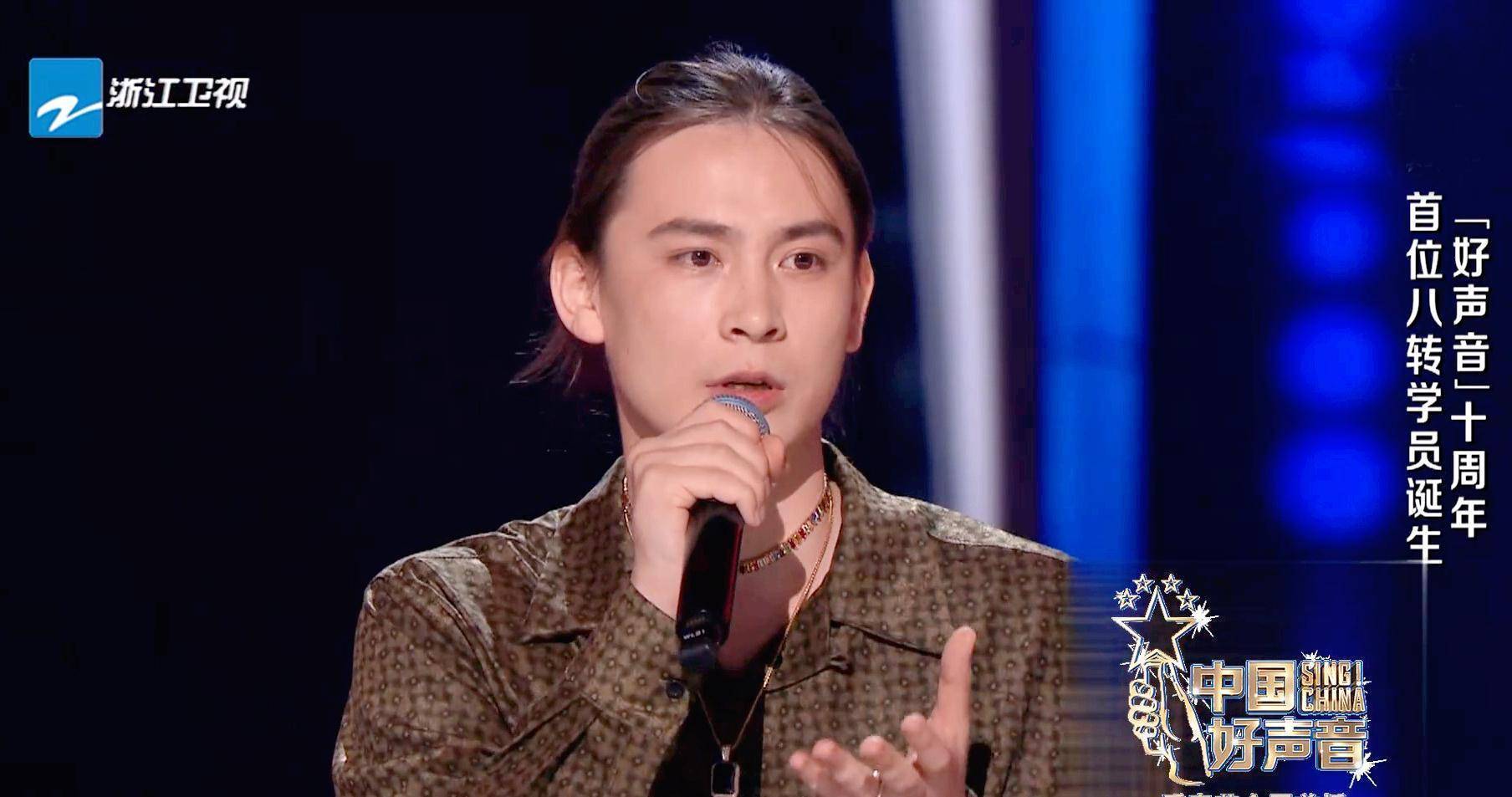 演唱和创作俱佳,加上帅气的外形,依加无疑将成为本季好声音的热门学员