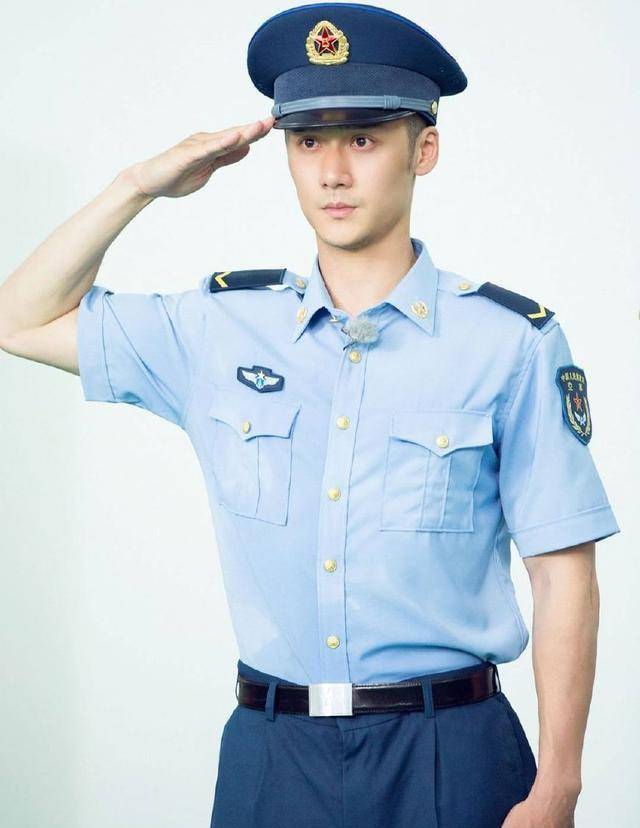 男星穿军装啥气质?