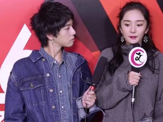 杨幂拍摄华晨宇表演上了热搜,两个人私底下关系很好吗?